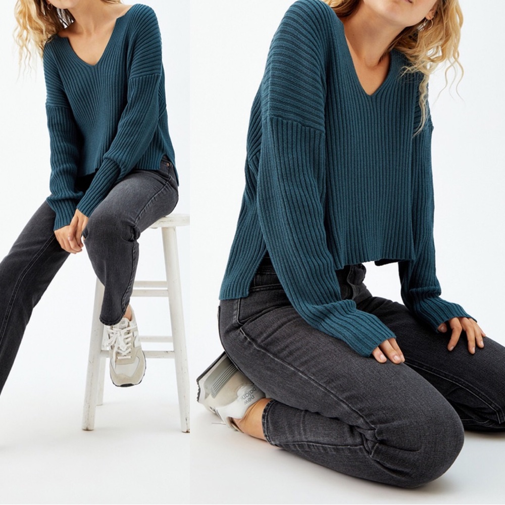 Pacsun LA Hearts Ribbed Notched Neck Cropped Long-Sleeve Sweater Medium